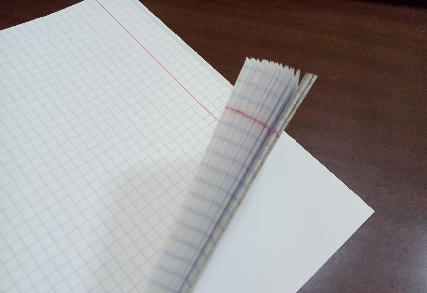 Wie man einen dicken Stapel Papier mit einem kleinen Hefter näht