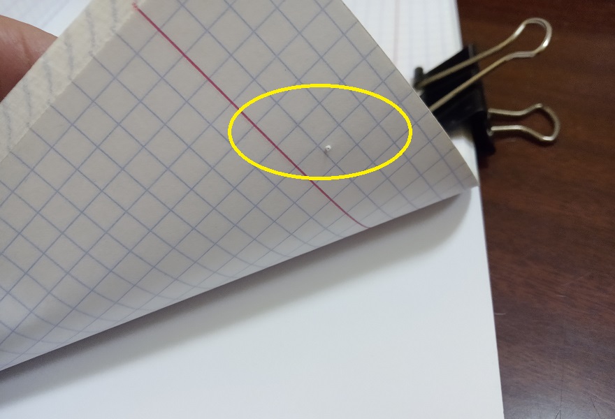 Cómo coser una pila gruesa de papel con una grapadora pequeña